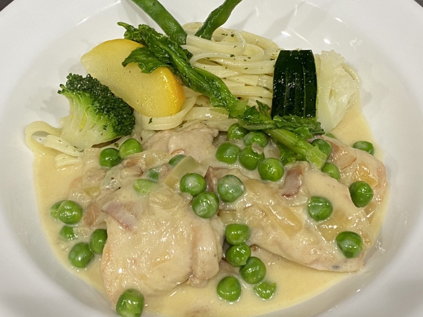 信玄鶏胸肉とグリーンピースのフリカッセ