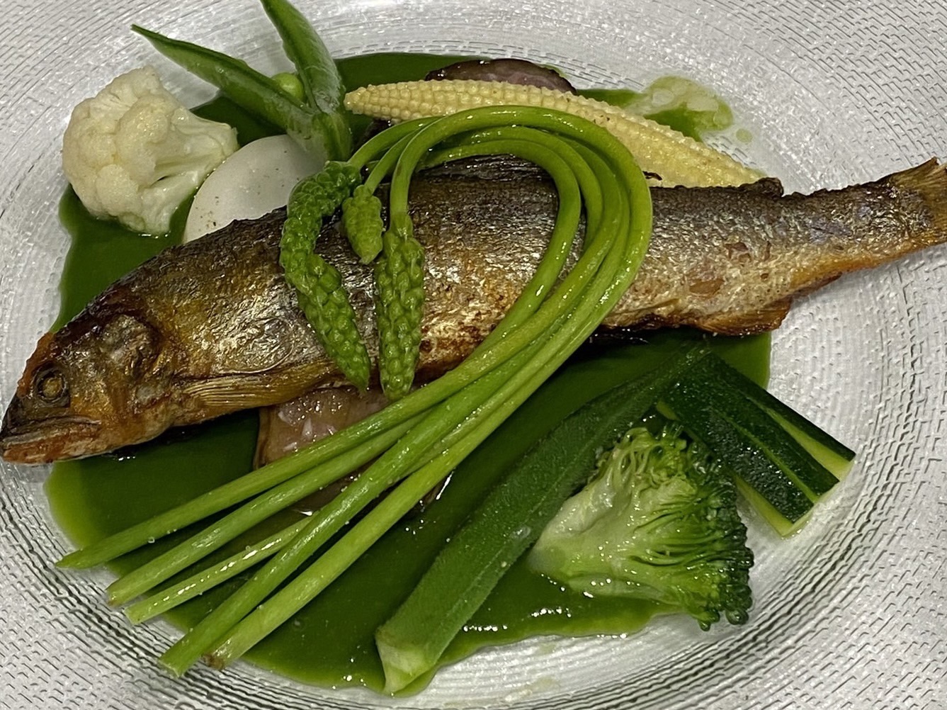 鮎のコンフィ みつばの冷製ソース