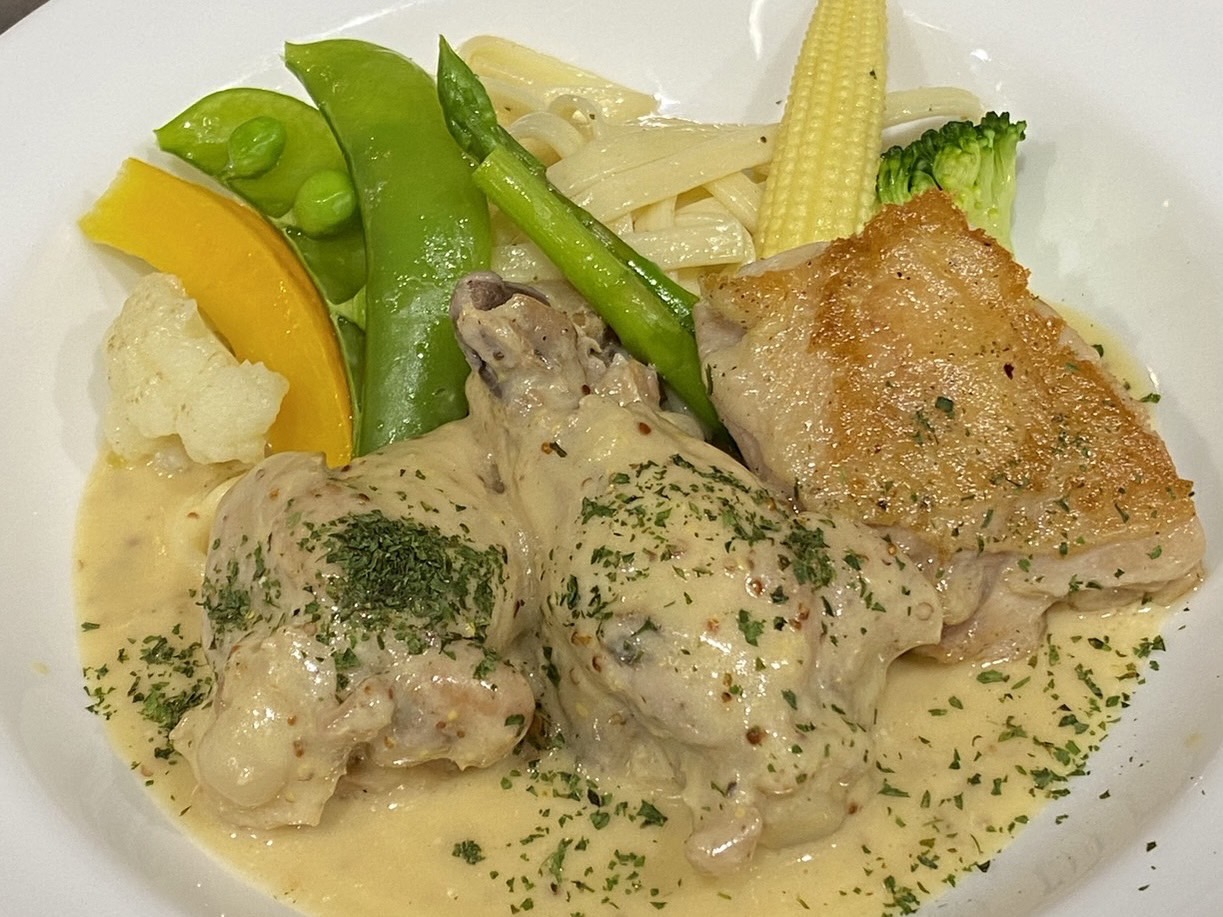 信玄鶏手羽元のマスタード煮込みとモモ肉コンフィの盛り合わせ
